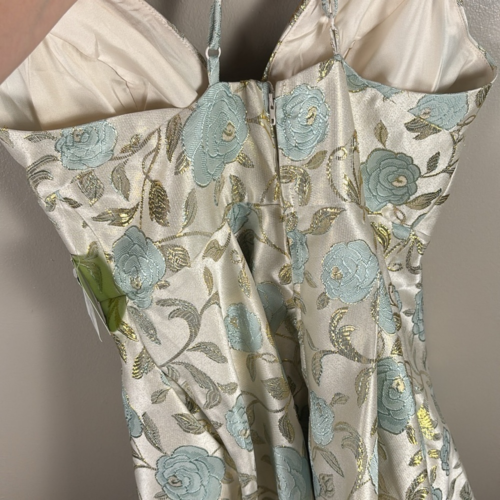 Windsor Women’s Kentucky Derby Blue Floral Dress Spaghetti Straps Gold Accents - Picture 7 of 9